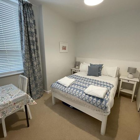 Lovely Seafront 2 Bedroom Apartment 4 애버디피 외부 사진