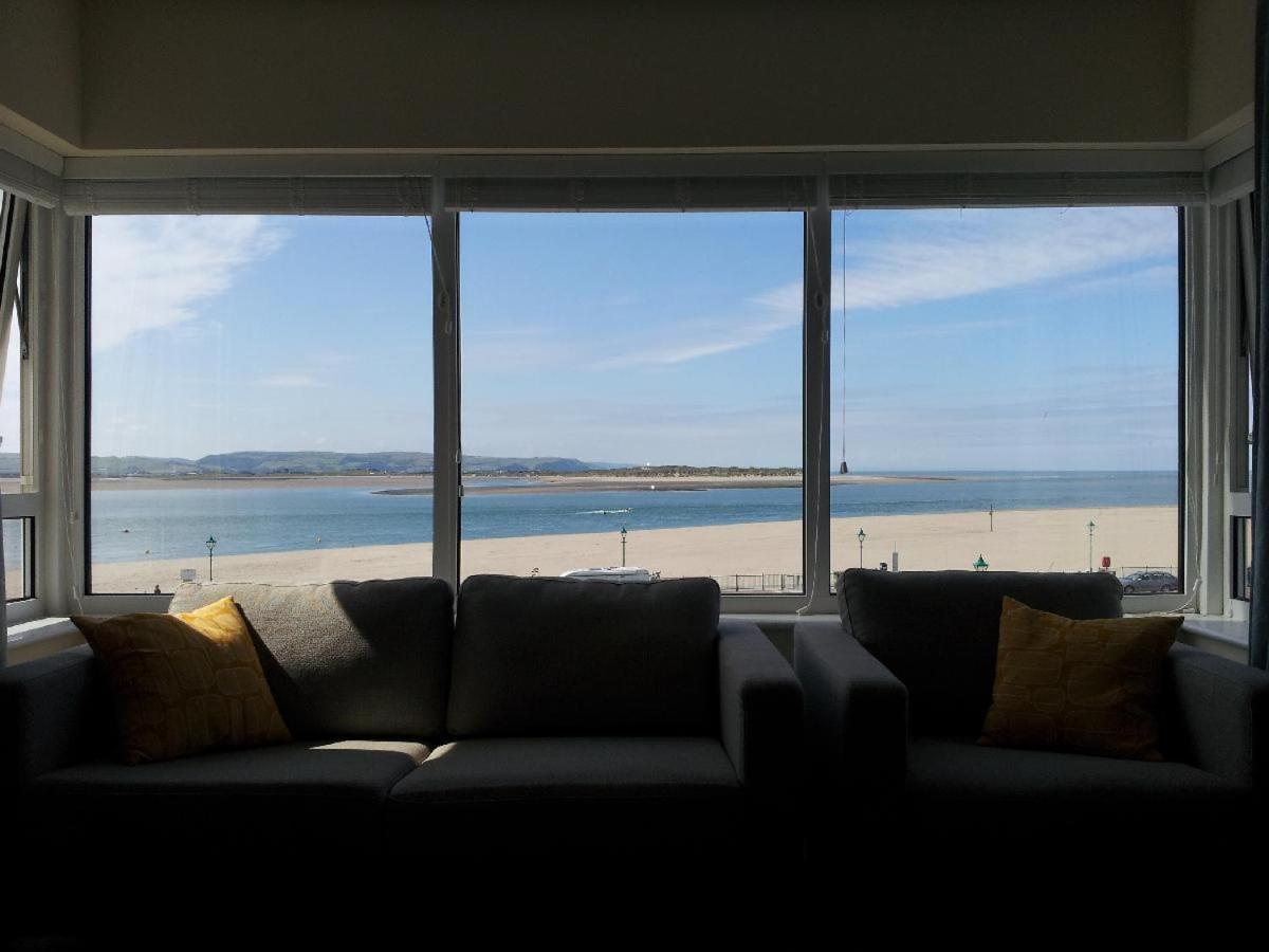 Lovely Seafront 2 Bedroom Apartment 4 애버디피 외부 사진
