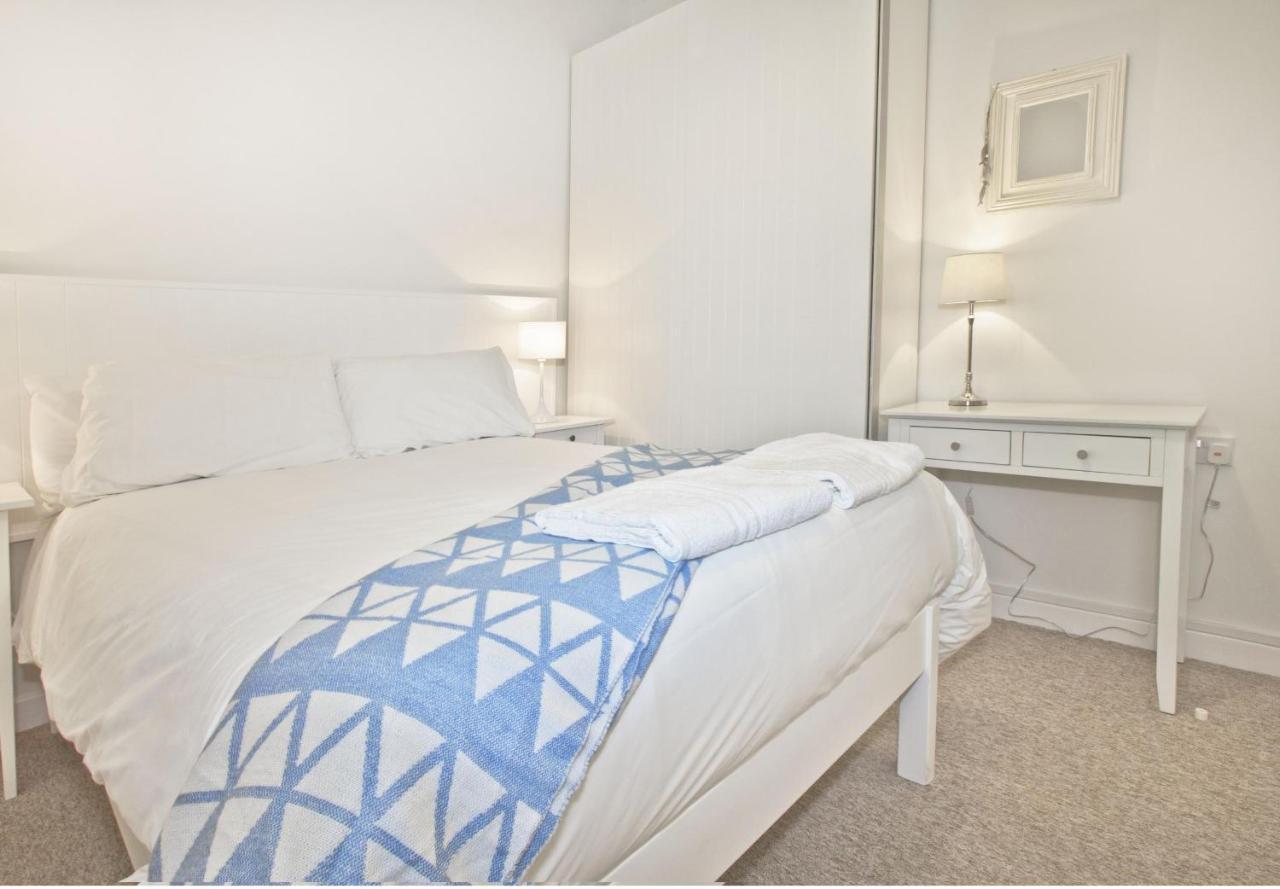 Lovely Seafront 2 Bedroom Apartment 4 애버디피 외부 사진