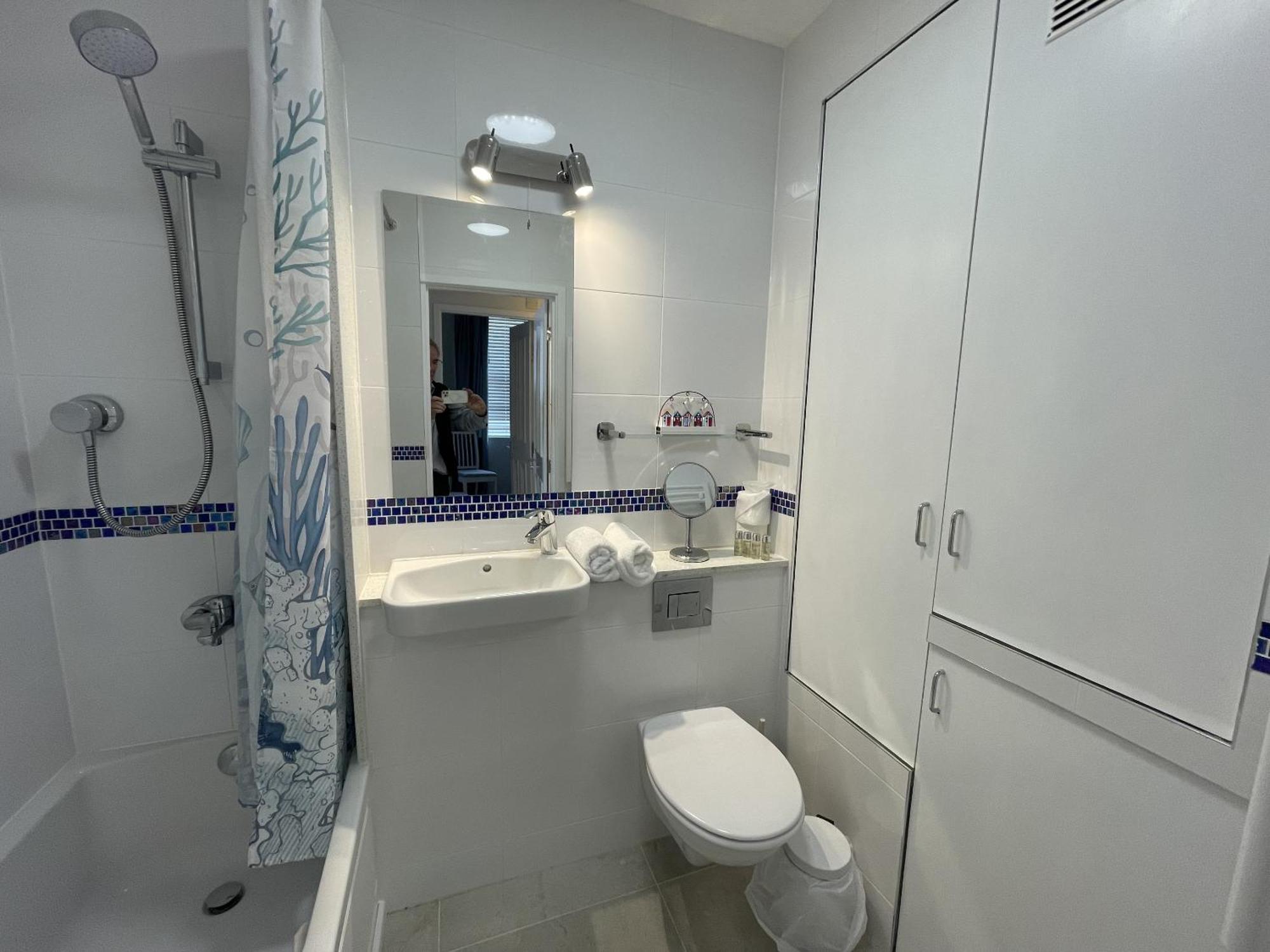 Lovely Seafront 2 Bedroom Apartment 4 애버디피 외부 사진