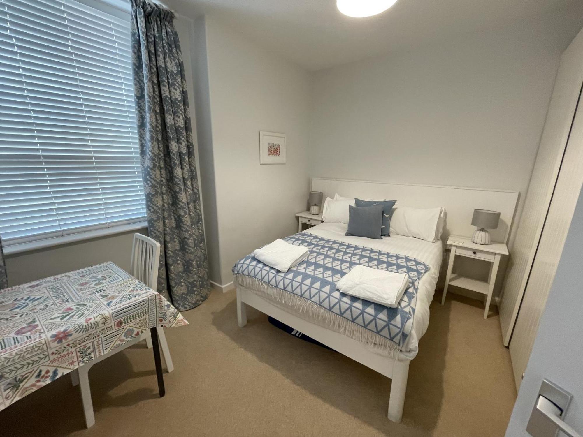 Lovely Seafront 2 Bedroom Apartment 4 애버디피 외부 사진