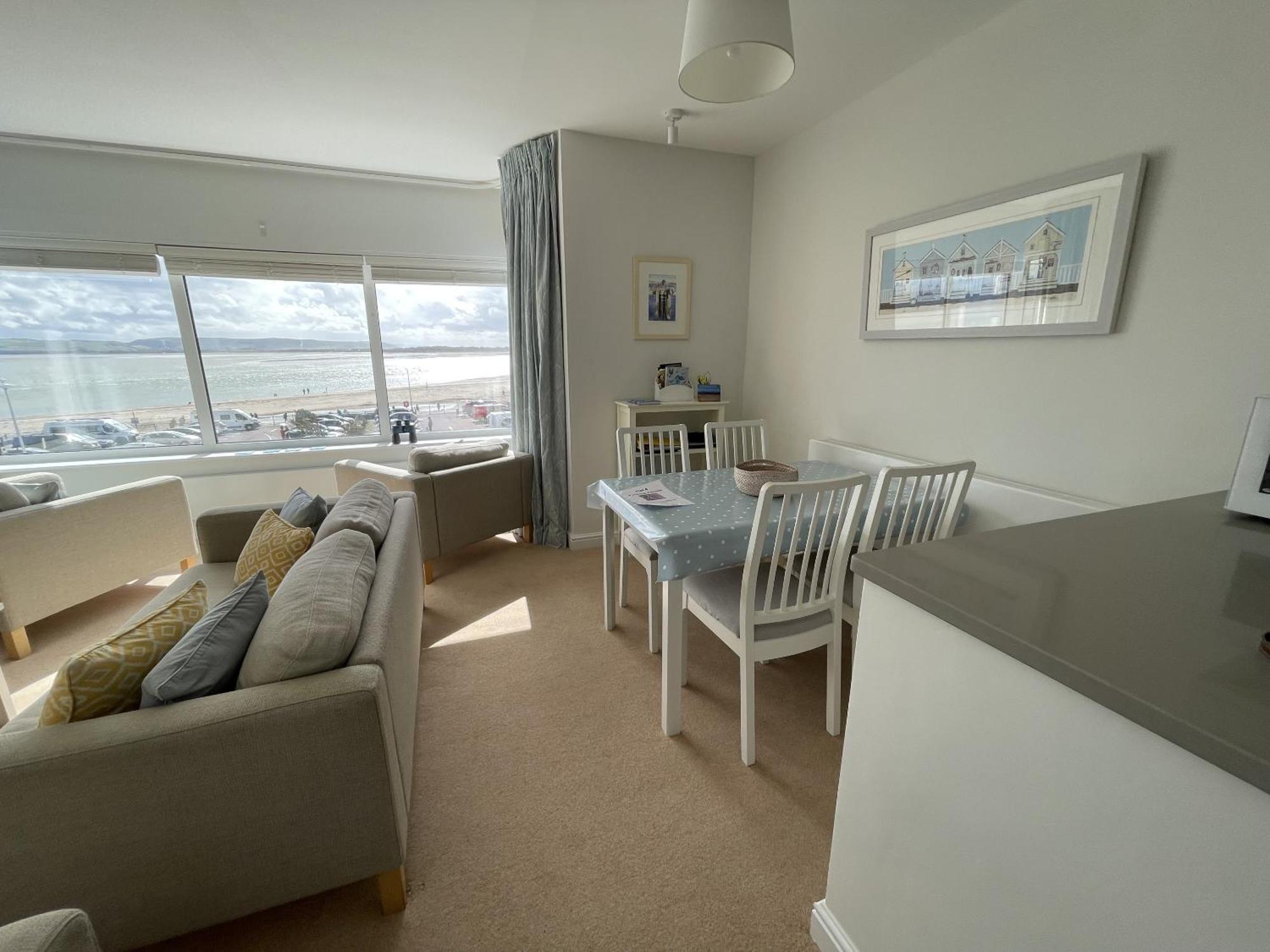Lovely Seafront 2 Bedroom Apartment 4 애버디피 외부 사진