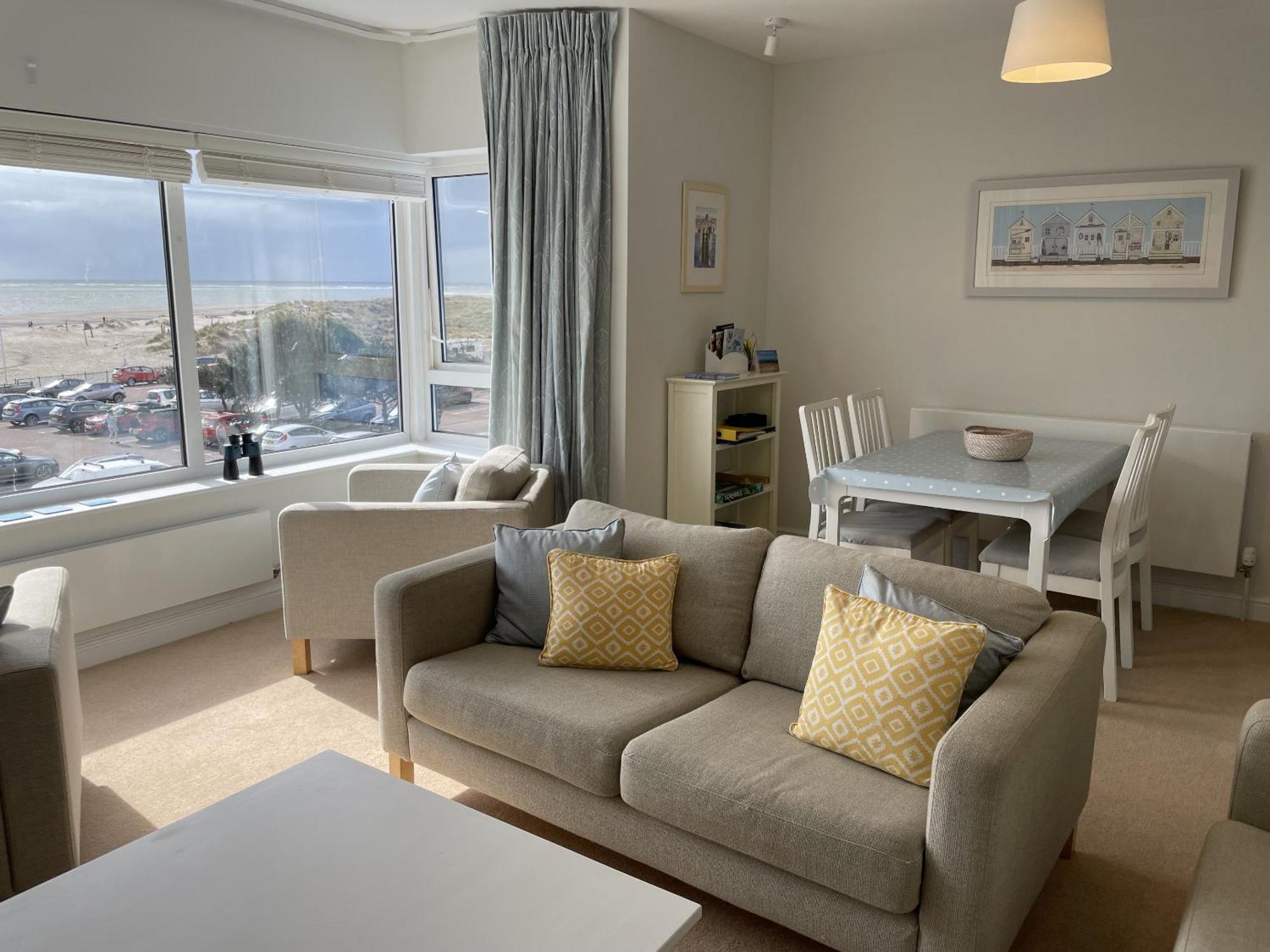 Lovely Seafront 2 Bedroom Apartment 4 애버디피 외부 사진