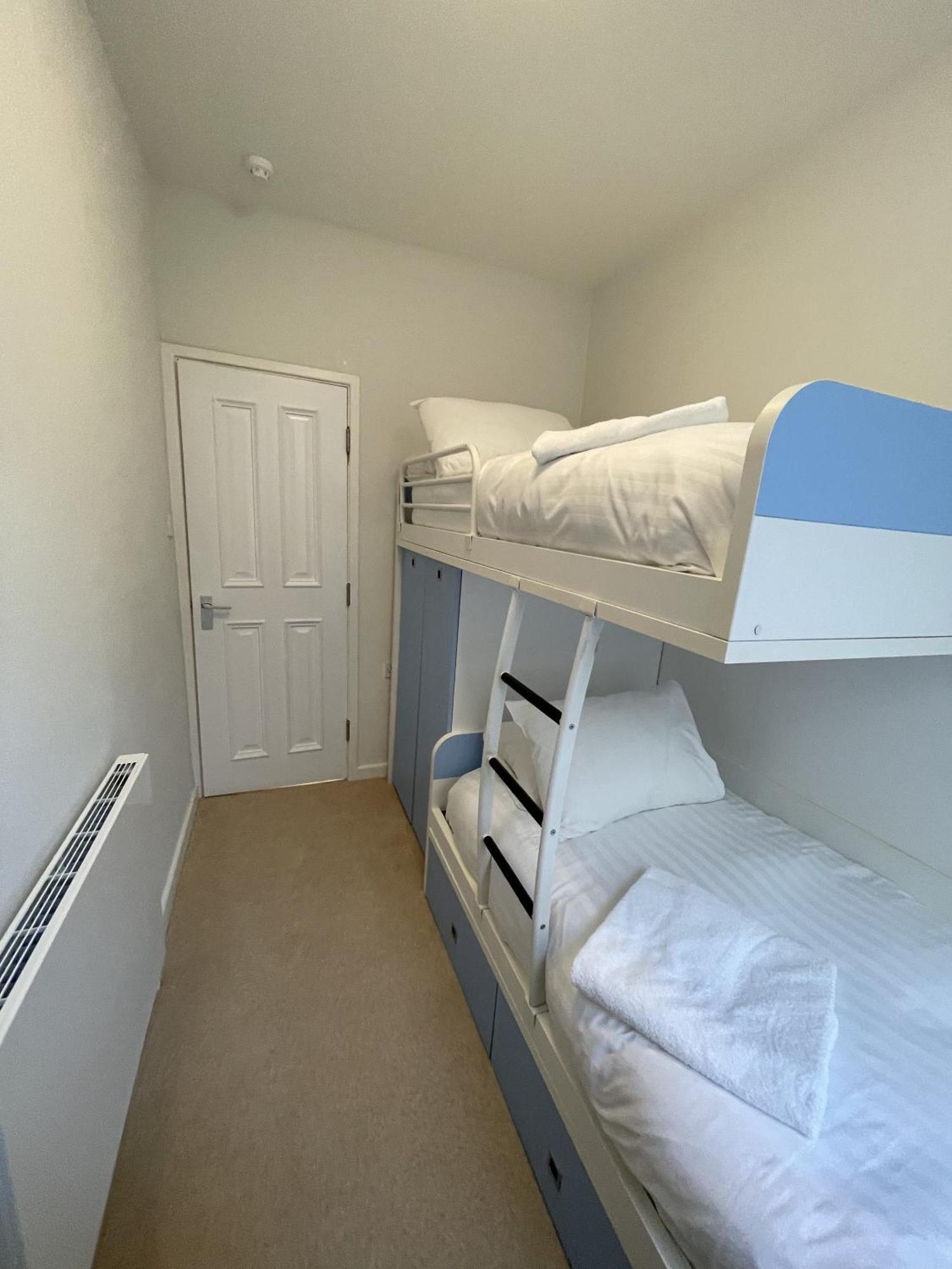 Lovely Seafront 2 Bedroom Apartment 4 애버디피 외부 사진